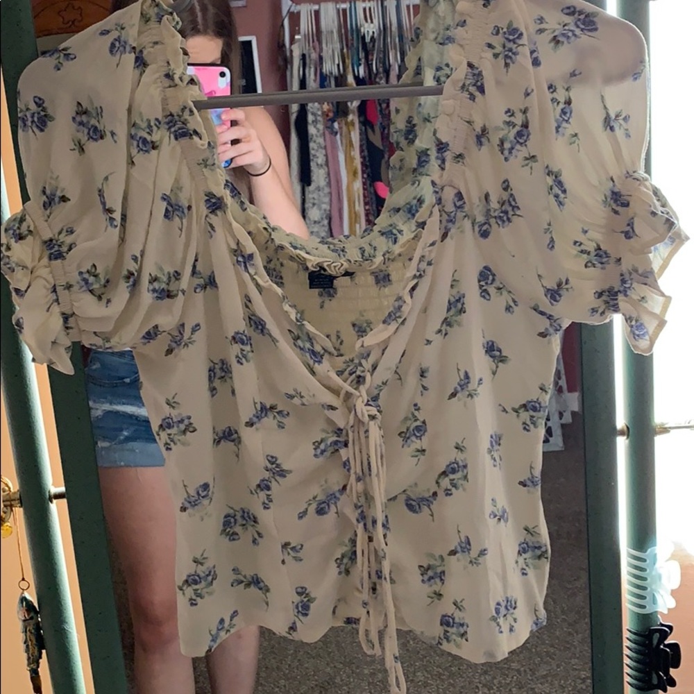 American Eagle Floral print blouse